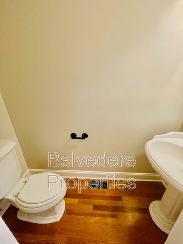 Foto del edificio - 104 Castleton Pl