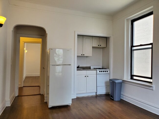 Building Photo - 163 E 87th St