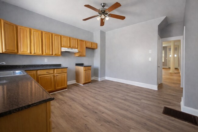 Foto del edificio - 3 Bedroom Home Across from Clifton Park | Central AC | Washer & Dryer