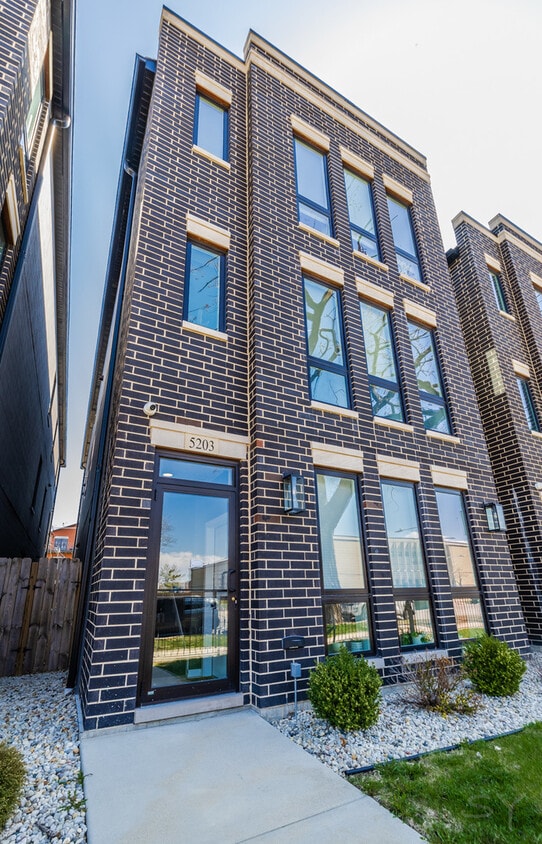 Building Photo - 5201 S Wabash Ave