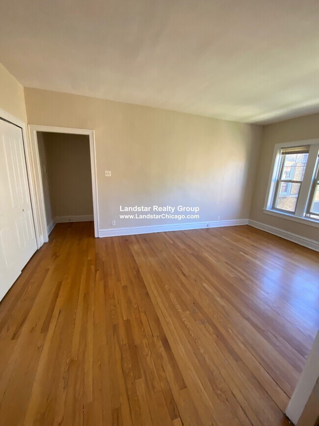 Building Photo - 910 Reba Pl