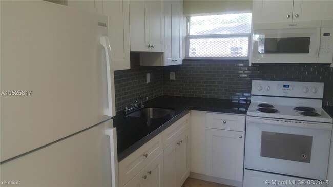Foto del edificio - 2 br, 1 bath  - 190 Fisherman St