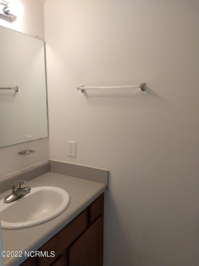 Building Photo - 108 E Coopers Ct