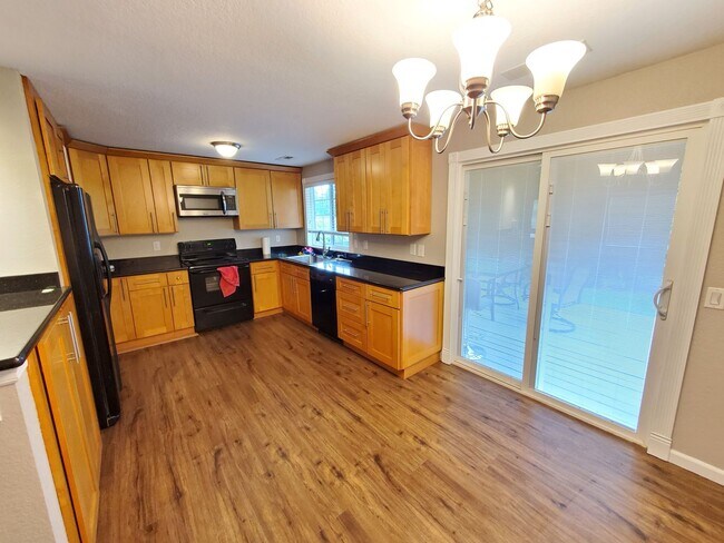 Foto del edificio - CUTE House with fenced yard & AIR-CONDITIONING in Lynnwood/N Bothell area