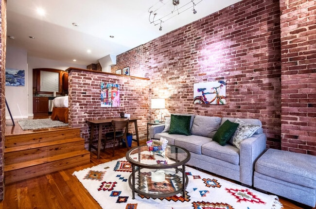 Building Photo - 19 Battery St