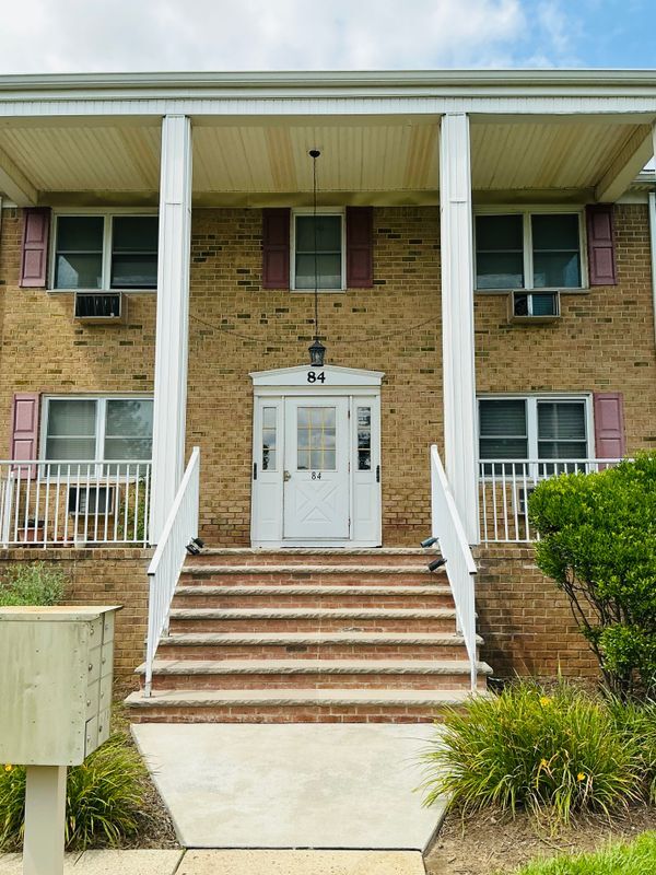 Foto principal - 84 Manchester Ct