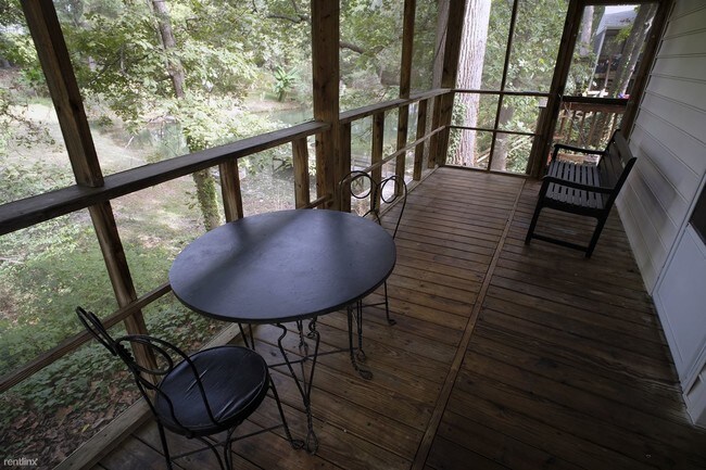 Building Photo - 2 br, 1.5 bath House - 6455 Barksdale Rd