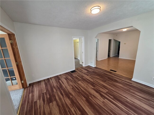 Building Photo - 30 Hickory St