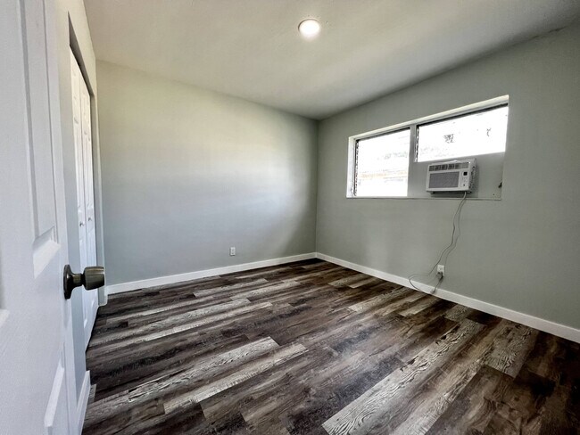 Foto del edificio - 830 NW 7th St