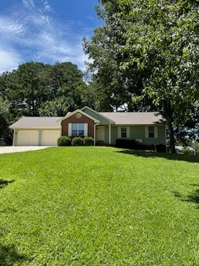 Building Photo - 142 Ashlin Woods Dr NE