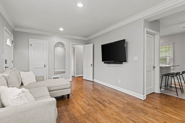 Building Photo - 1235 W 79th St