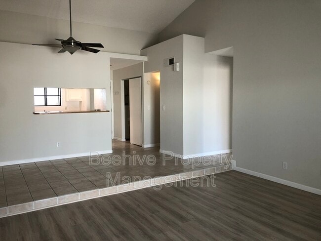 Foto del edificio - 302 N Sycamore