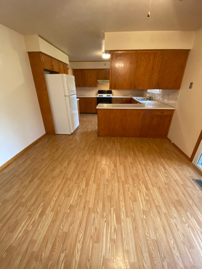 Building Photo - 140 Strecker Dr