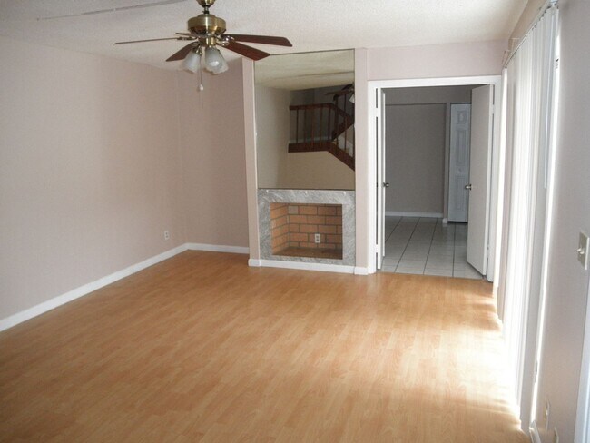 Foto del edificio - 571 Springdale Cir