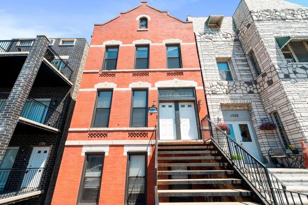 Primary Photo - 3 bedroom in Chicago IL 60608