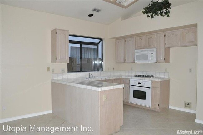 Building Photo - 3 br, 2 bath House - 5050 Felicia Way
