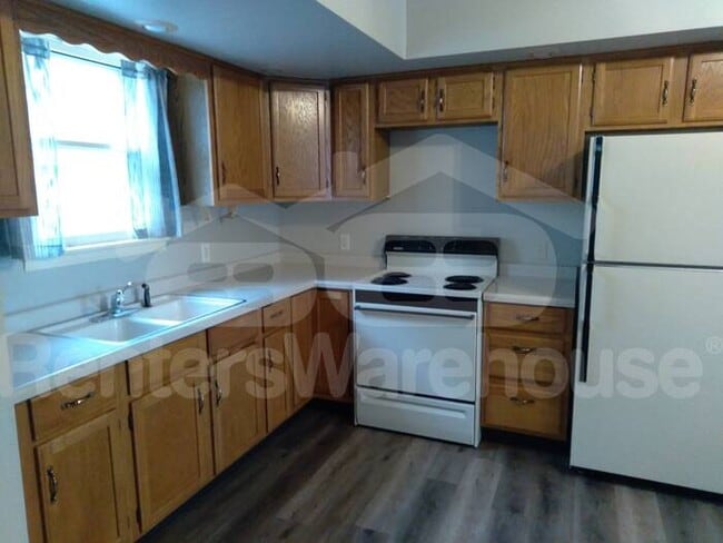 Building Photo - Recently Remodeled and Centrally Located Two Story Home With Detached Garage