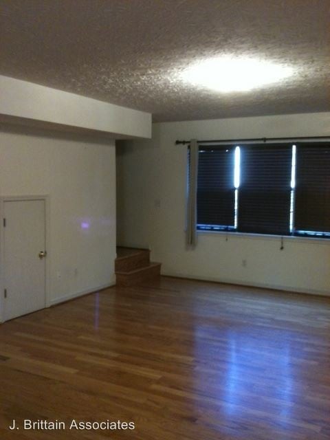 Building Photo - 404 Lane Rd
