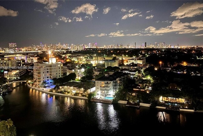 Building Photo - 2555 Collins Ave