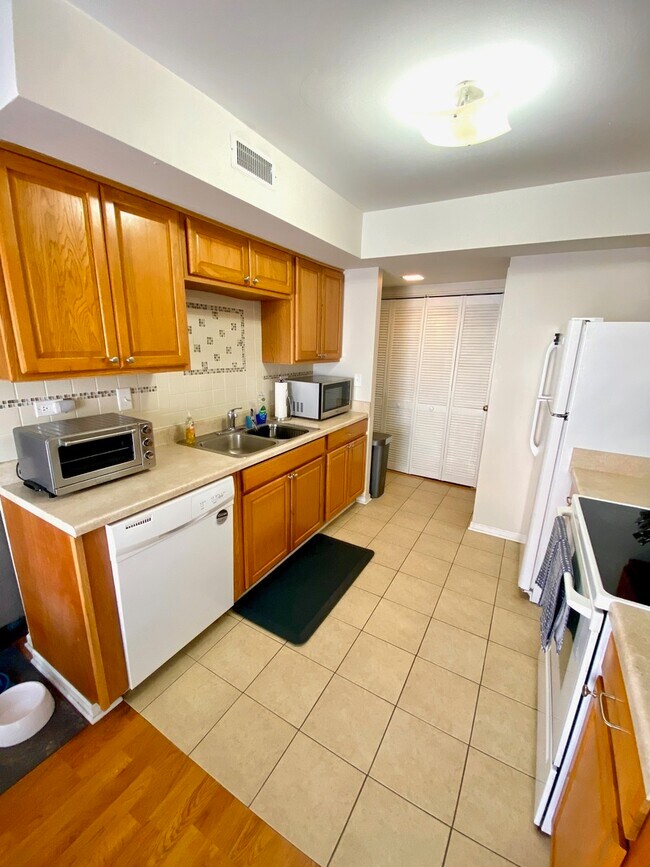 Foto del edificio - 2346 Old Kings Ct