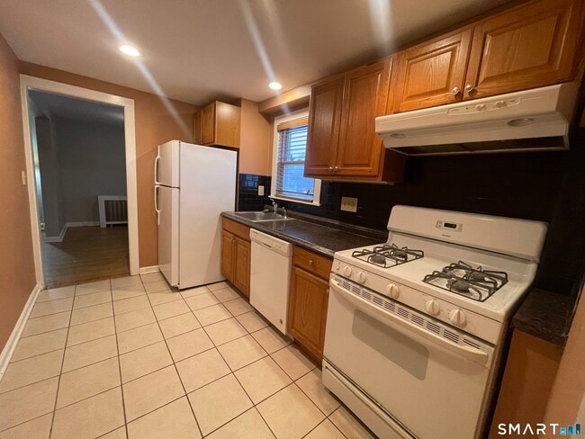 Foto del edificio - 80 Grassy Plain St