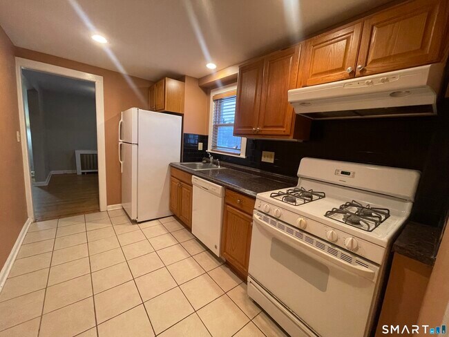 Foto del edificio - 80 Grassy Plain St