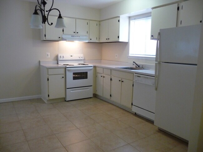 Foto del edificio - 706 Meadow Woods Ln