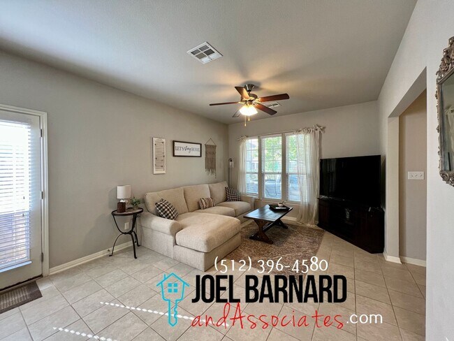 Foto del edificio - Available May 31: Blanco Vista Home with L...