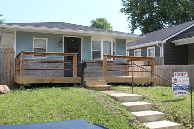 Foto del edificio - Cute 2 BR Bungalow in Garfield Park!