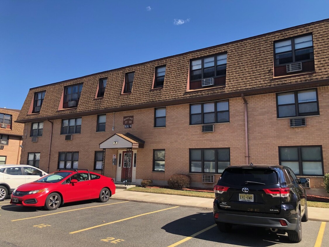 Primary Photo - 37 N End Dr
