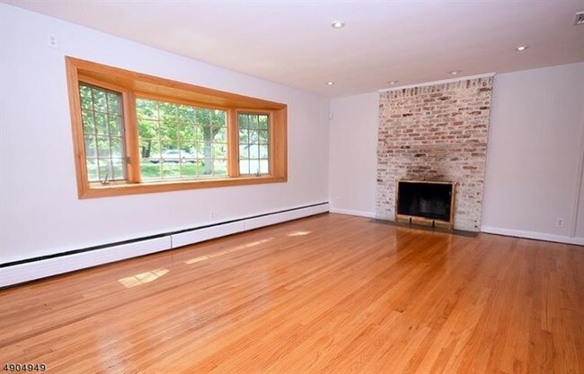 Building Photo - 263 White Oak Ridge Rd