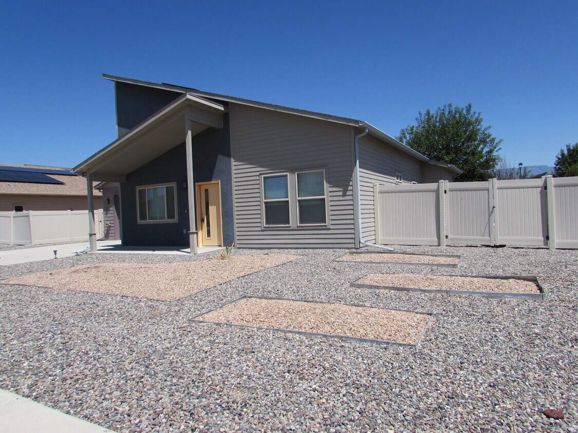 Foto principal - 388 Blue River Dr