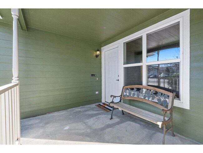 Building Photo - Bright & Inviting Townhome for Rent!