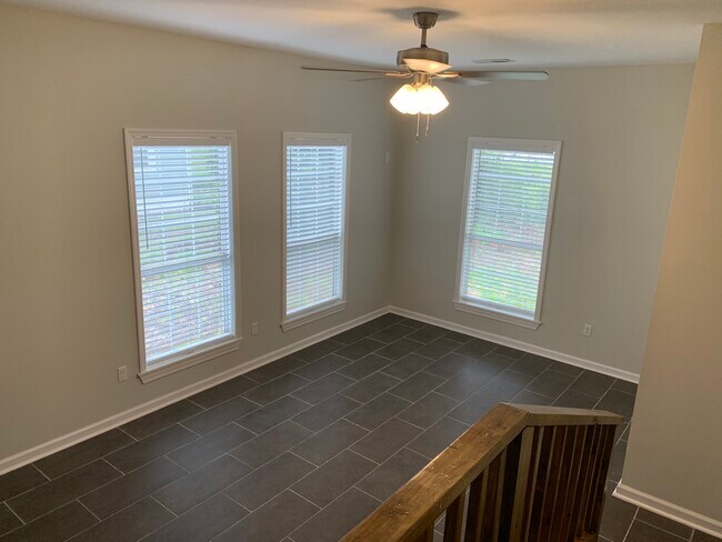 Foto del edificio - 165 S Jackson St