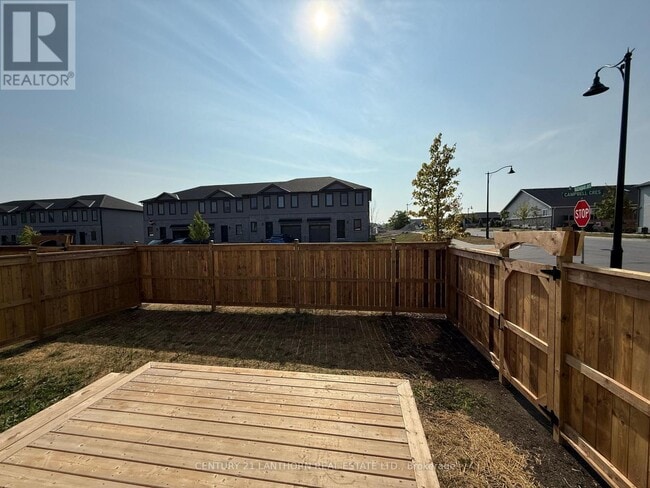 Photo du bâtiment - 64 Markland Ave