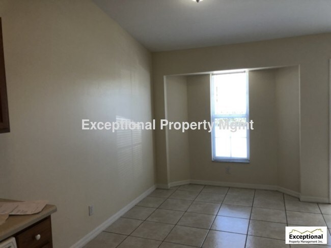 Foto del edificio - Available Beginning Of April!