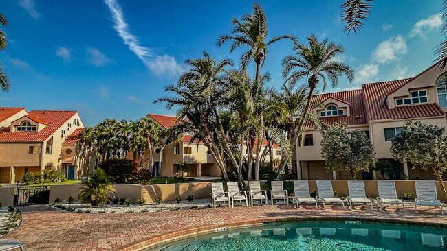 Foto del edificio - 1635 Royal Palm Dr S