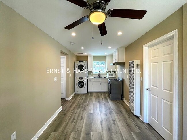 Building Photo - 2 Bed, 2 Bath Cozy Apartment with All the ...