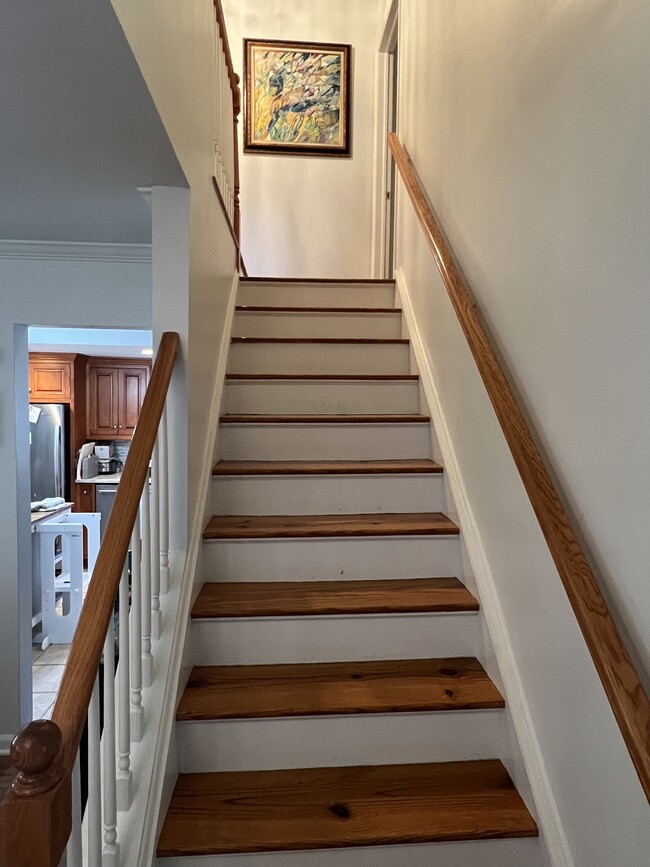 Stairs to the second floor - 5C Somerset Hills Ct