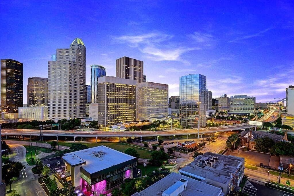 Primary Photo - 2000 Bagby St