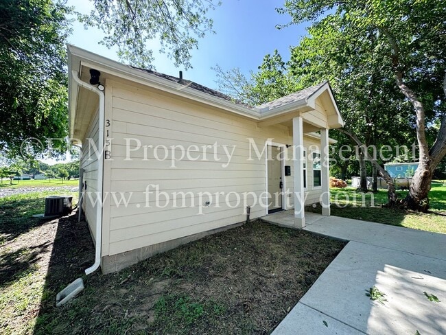 Photo - 315 S Bradshaw St Apartment