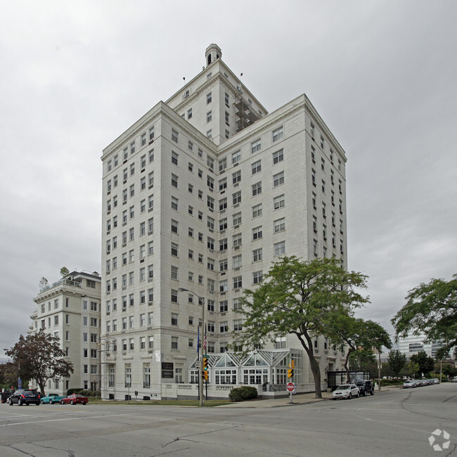 Cudahy Tower - Cudahy Tower Apartments