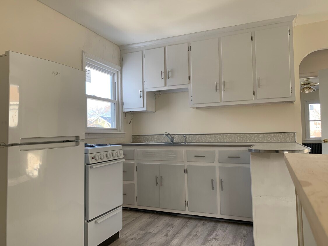 Kitchen - 43 Mount Vernon Ave