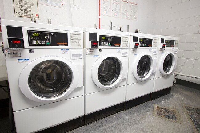 Building Photo - 2375 E 3rd St