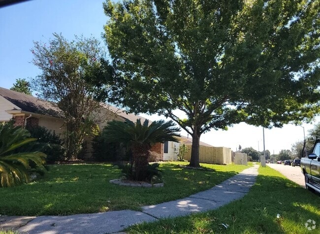 Building Photo - 19971 Sycamore Valley Dr