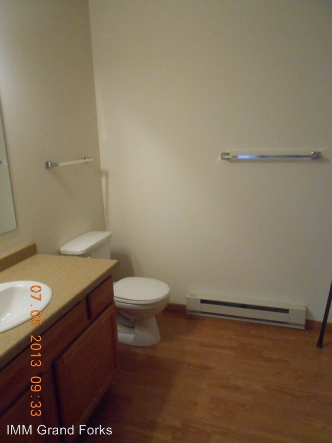 Foto del edificio - 1609-1610 Spruce Dr NE