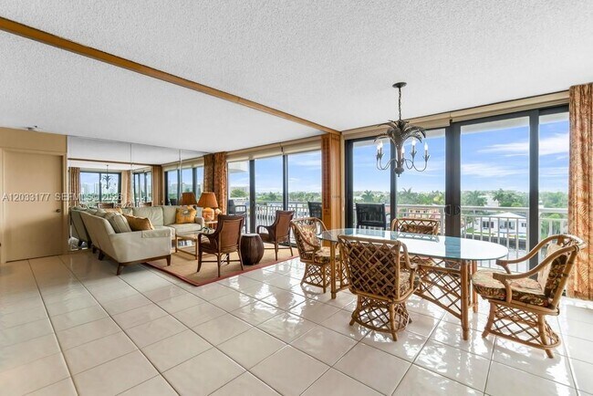 Foto del edificio - 3100 NE 48th St