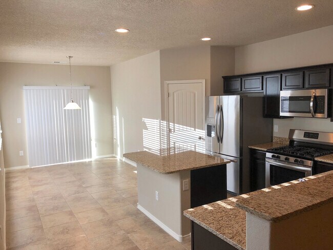 Foto del edificio - Spacious 4 bedroom Rio Rancho home in Enchanted Hills! Refrigerated air. Right off 550