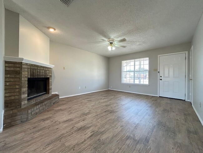 Foto del edificio - Three Bedroom House in Northwest Lubbock