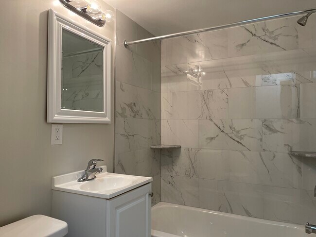 Baño - Skyview Apartments
